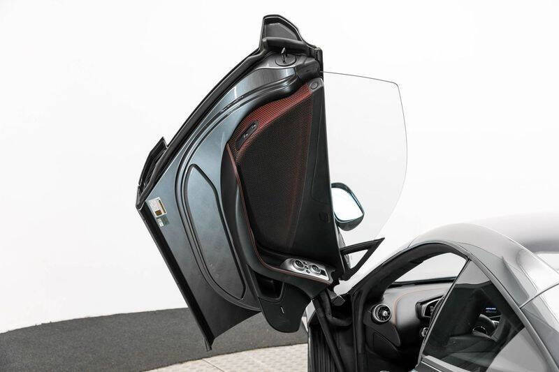 2013 McLaren MP4-12C