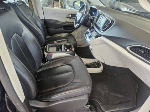 2017 Chrysler Pacifica Touring-L