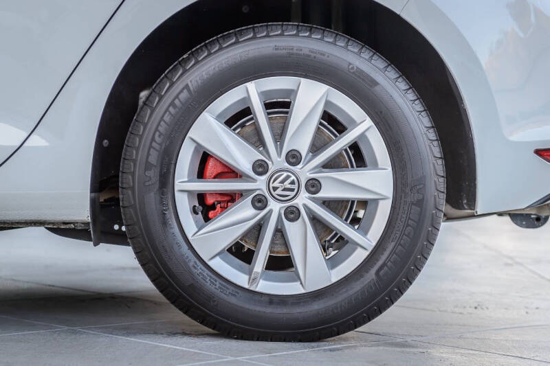 2016 Volkswagen Golf TSI S