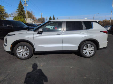 2025 Mitsubishi Outlander ES