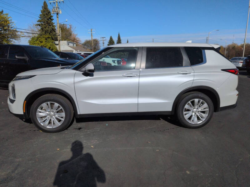 2025 Mitsubishi Outlander ES