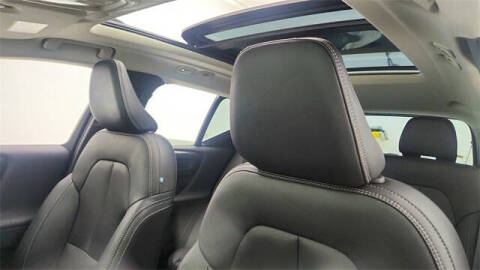 2024 Volvo XC40 B5 Plus Dark Theme