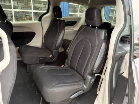 2020 Chrysler Voyager LX