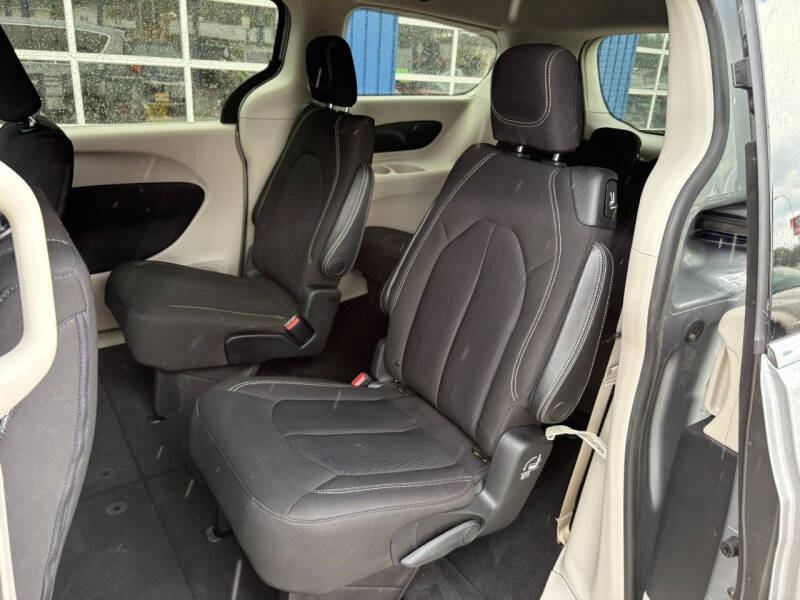 2020 Chrysler Voyager LX