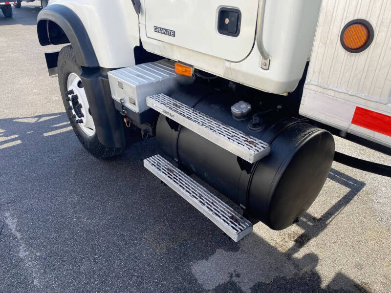 2006 Mack CV713