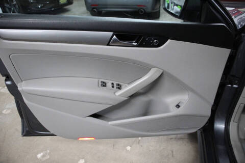 2013 Volkswagen Passat Wolfsburg Edition