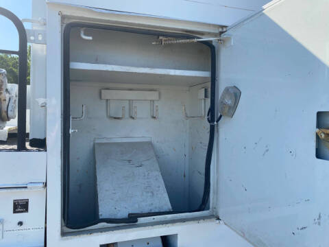 2009 Freightliner M2 106