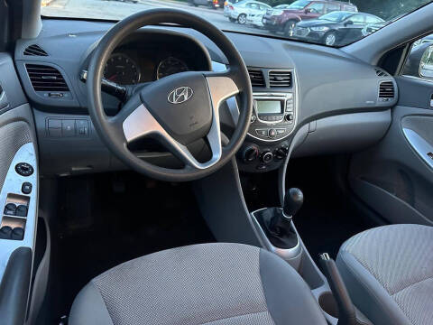 2012 Hyundai Accent GLS