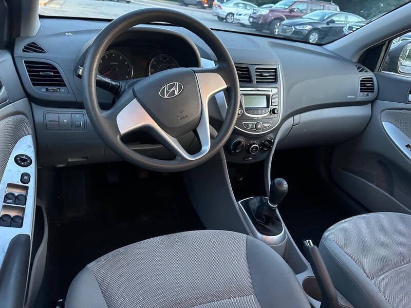 2012 Hyundai Accent GLS
