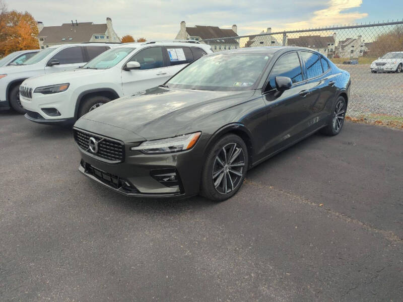 2022 Volvo S60 B5 Momentum