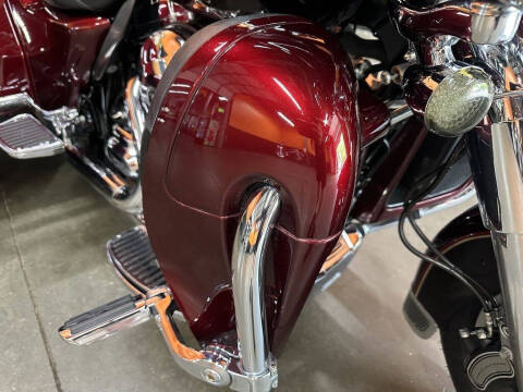 2014 Harley-Davidson FLHTCUTG - Tri Glide Ult