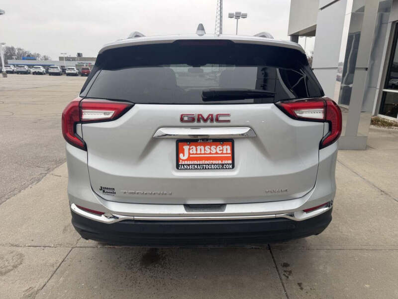 2022 GMC Terrain SLT