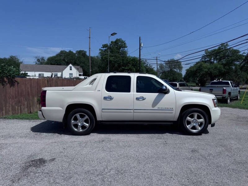 2011 Chevrolet Avalanche LTZ