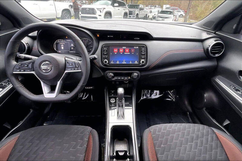 2021 Nissan Kicks SR