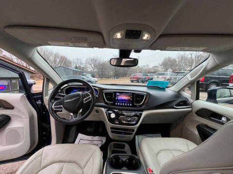 2017 Chrysler Pacifica Touring-L Plus