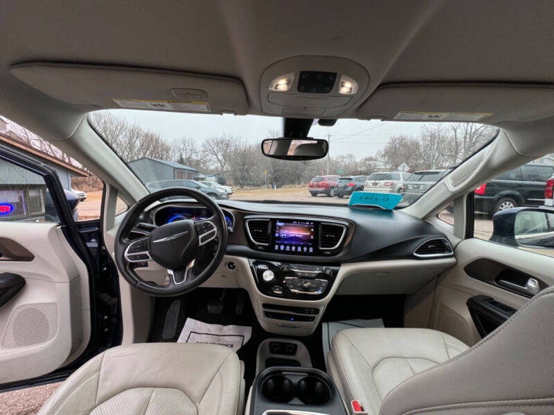 2017 Chrysler Pacifica Touring-L Plus