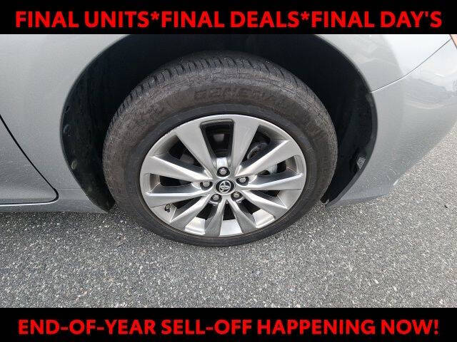 2017 Toyota Camry Hybrid XLE