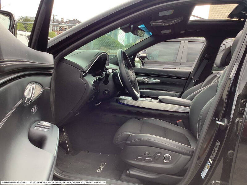 2025 Genesis GV70 2.5T Standard