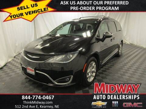 2018 Chrysler Pacifica for sale at Midway Auto Outlet in Kearney NE