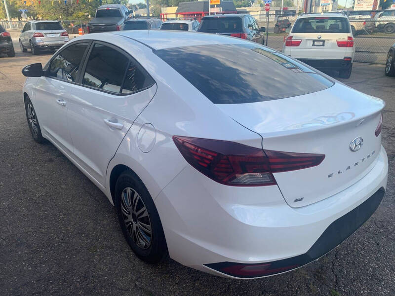 2020 Hyundai Elantra SE