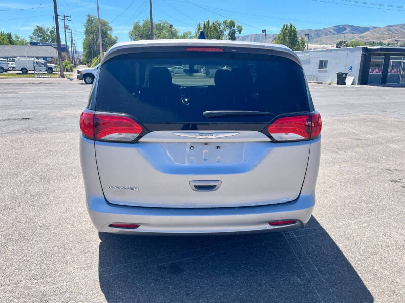 2021 Chrysler Voyager LX