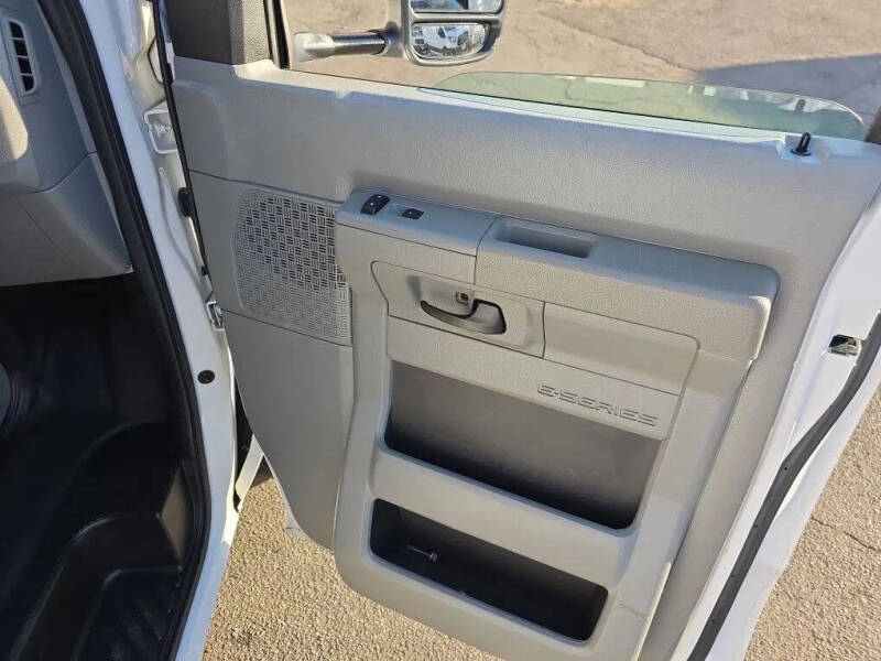 2011 Ford E-Series E-350 SD