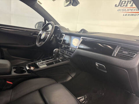 2022 Porsche Macan