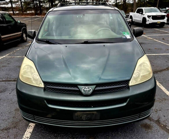 2004 Toyota Sienna for sale at QUEENSGATE AUTO SALES in York, PA