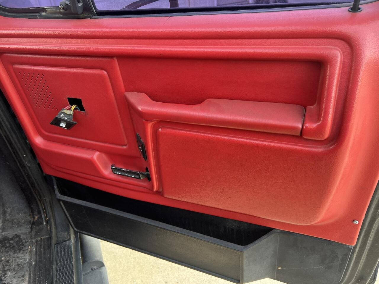 1985 Ford Bronco 36