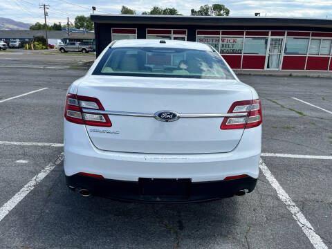 2017 Ford Taurus SE