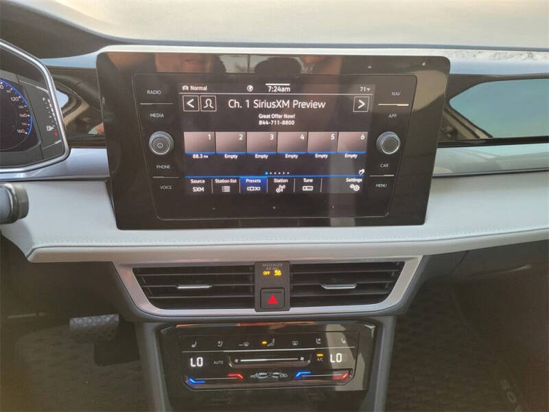 2025 Volkswagen Taos SEL 4Motion