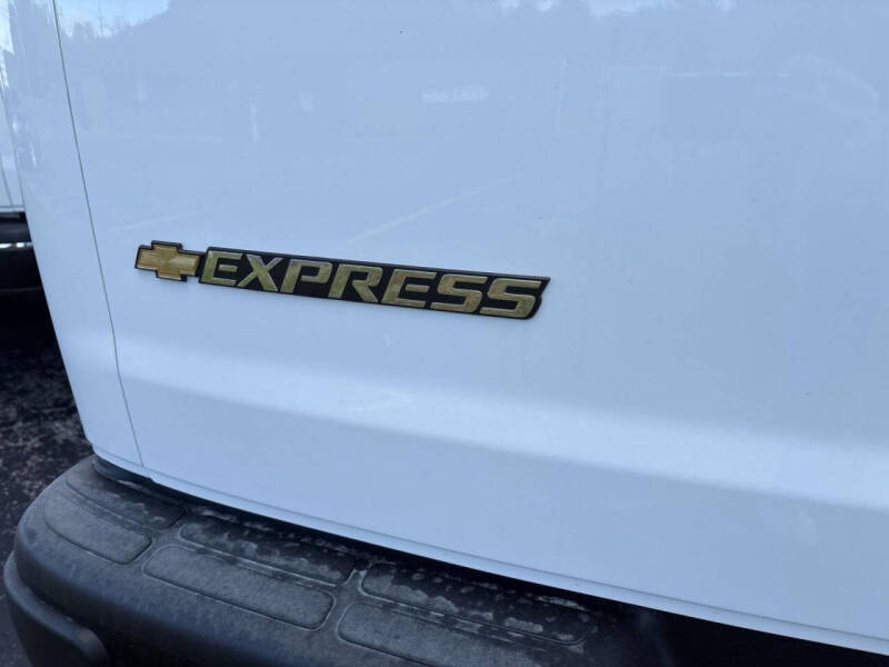 2025 Chevrolet Express 2500