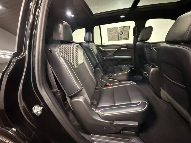 2024 GMC Acadia Denali