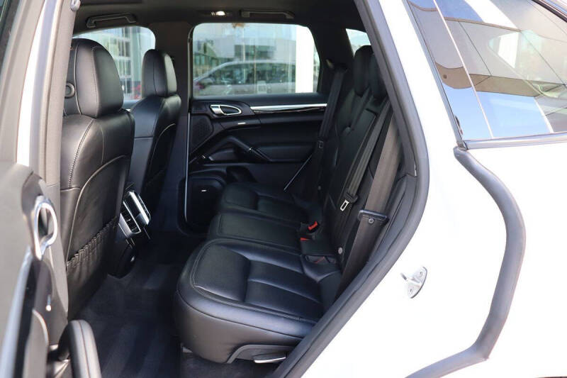 2018 Porsche Cayenne Platinum Edition