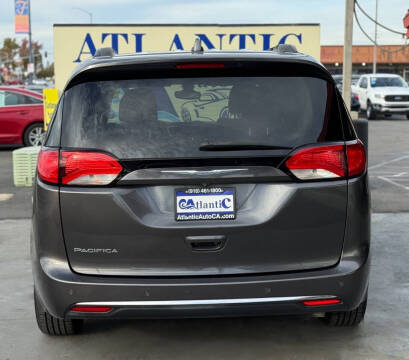 2017 Chrysler Pacifica Touring-L