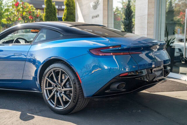 2020 Aston Martin DB11 40