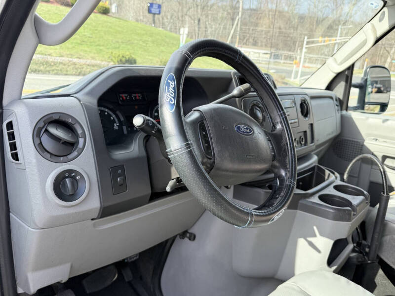 2011 Ford E-Series E-350 SD