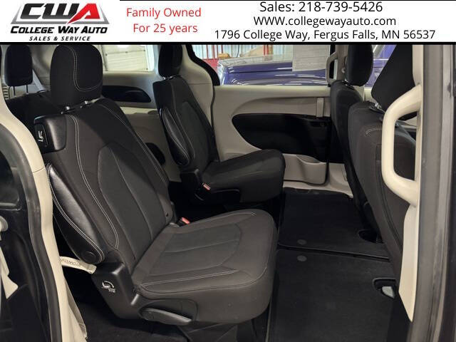 2021 Chrysler Voyager LX