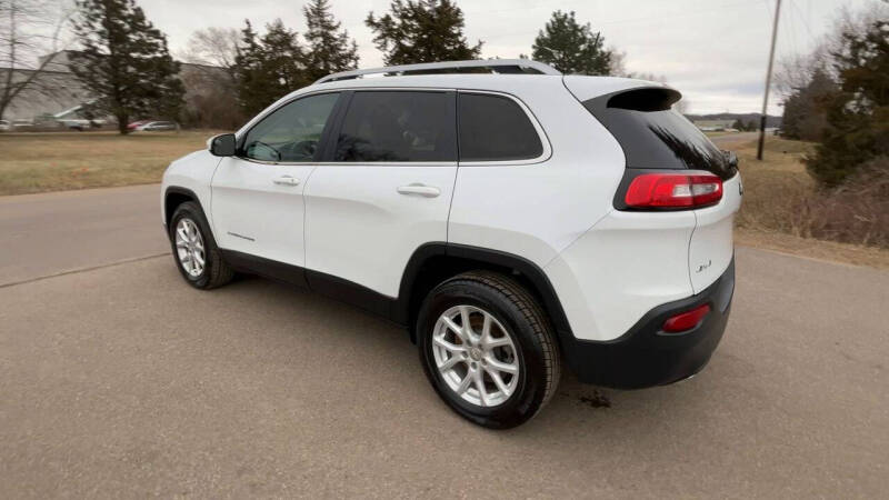 2017 Jeep Cherokee Latitude photo 3