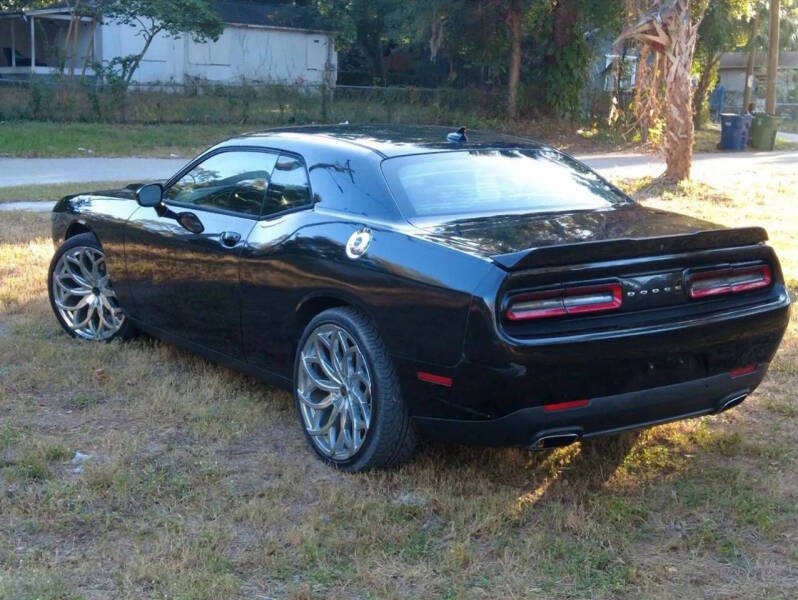 2017 Dodge Challenger SXT Plus