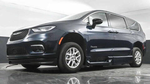 2024 Chrysler Pacifica Touring