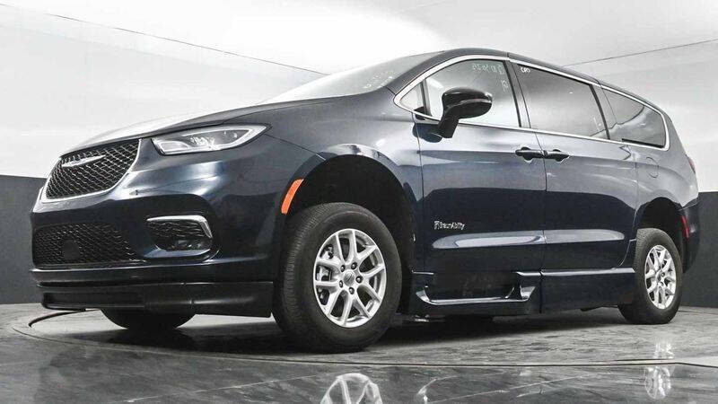 2024 Chrysler Pacifica Touring