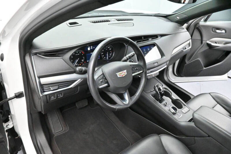 2023 Cadillac XT4 Premium Luxury