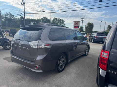 2012 Toyota Sienna SE 8-Passenger
