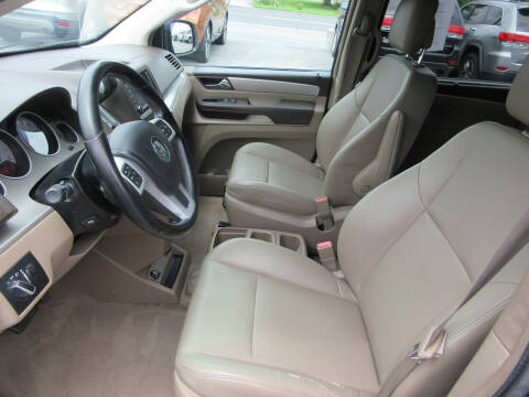 2012 Volkswagen Routan SE