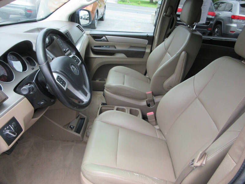 2012 Volkswagen Routan SE