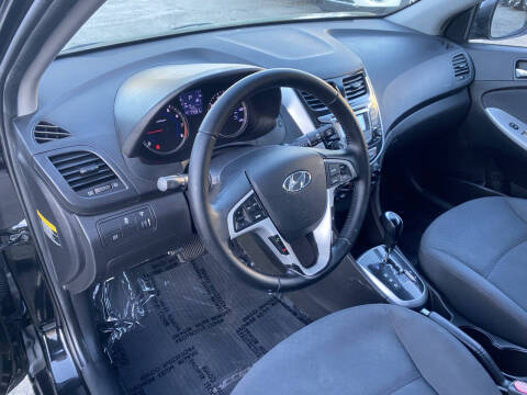 2013 Hyundai Accent SE