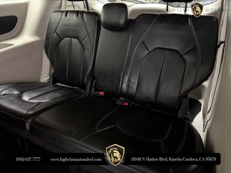 2020 Chrysler Voyager LXi