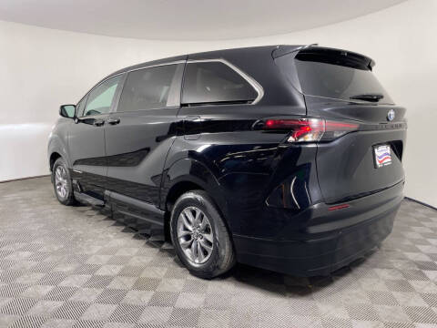 2023 Toyota Sienna LE 8-Passenger