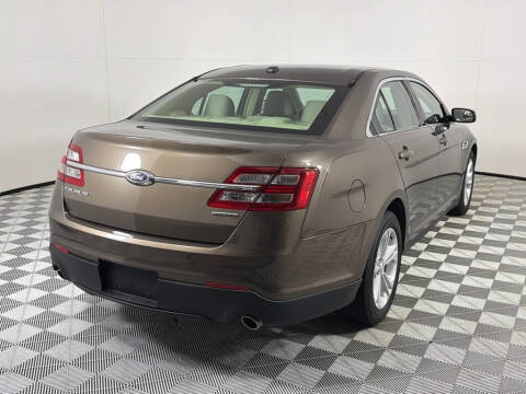 2016 Ford Taurus SE